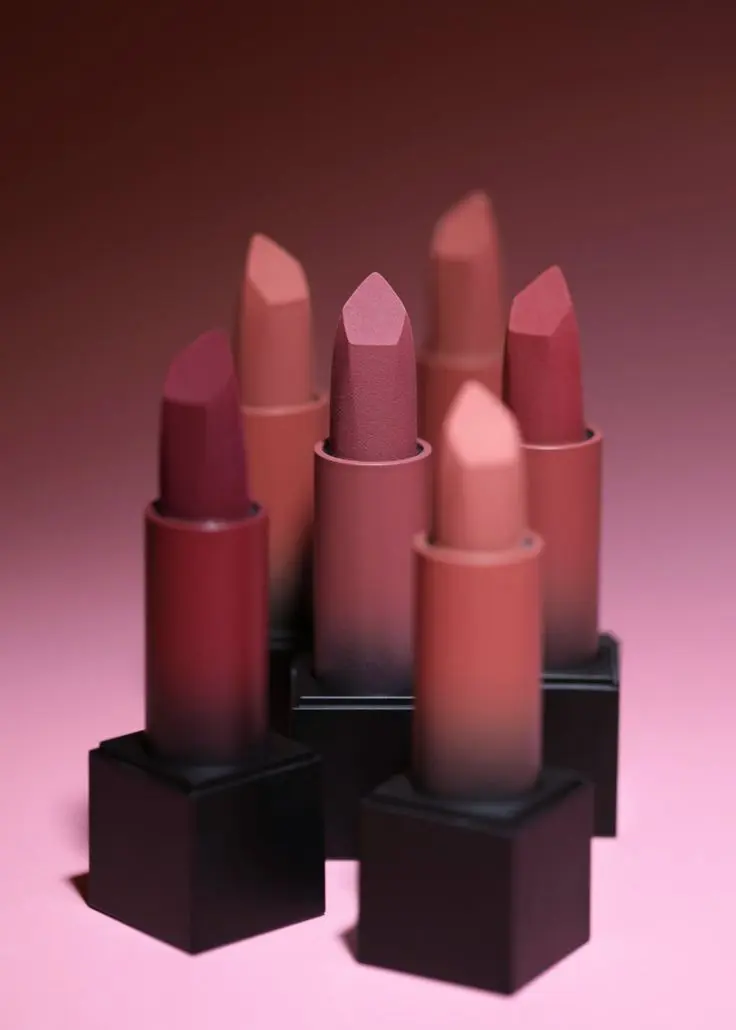 رژ لب جامد مات هدی بیوتی مدل پاور بولت 